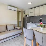 펜션 Mobile Luxury Premium-2 By Interhome 풀라