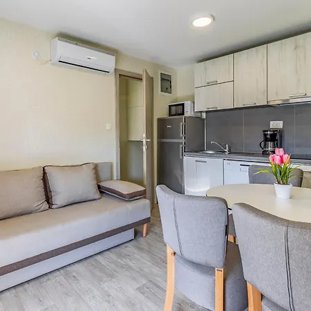 Prázdninový dům Mobile Luxury Premium-2 By Interhome Pula